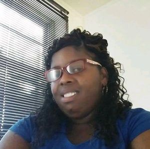 Meet your Posher, Laurie